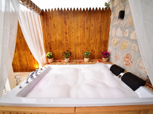  gece  -  Kasım
  | Kalkan Akbel'de Romantik Jakuzili Villa Tatili: Korunaklı Havuz ve Özel Anlar